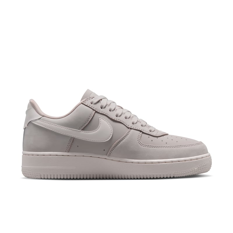 Nike Air Force 1 Retro Premium sneakers "Light Bone & Sail" | Dames | Sportstyle | 03 | SPORTSHOWROOM