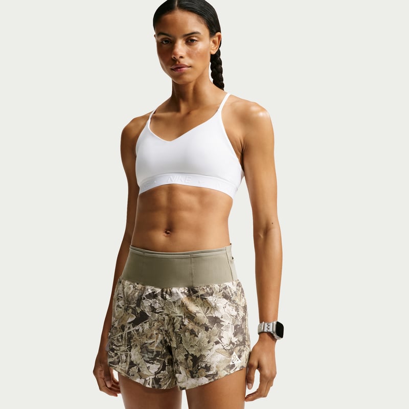 Nike ACG 'Chamo Camo' Dri-FIT 4" Brief-Lined Shortsit "Sequoia" | Naiset | Outdoor | 02 | SPORTSHOWROOM