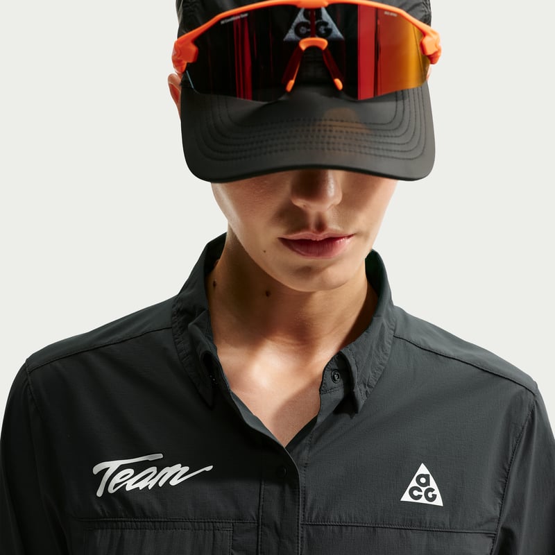 Nike ACG "Aireez" Button-Up Graphic Top "Dark Smoke Grey" | Dames | Outdoor | 03 | SPORTSHOWROOM