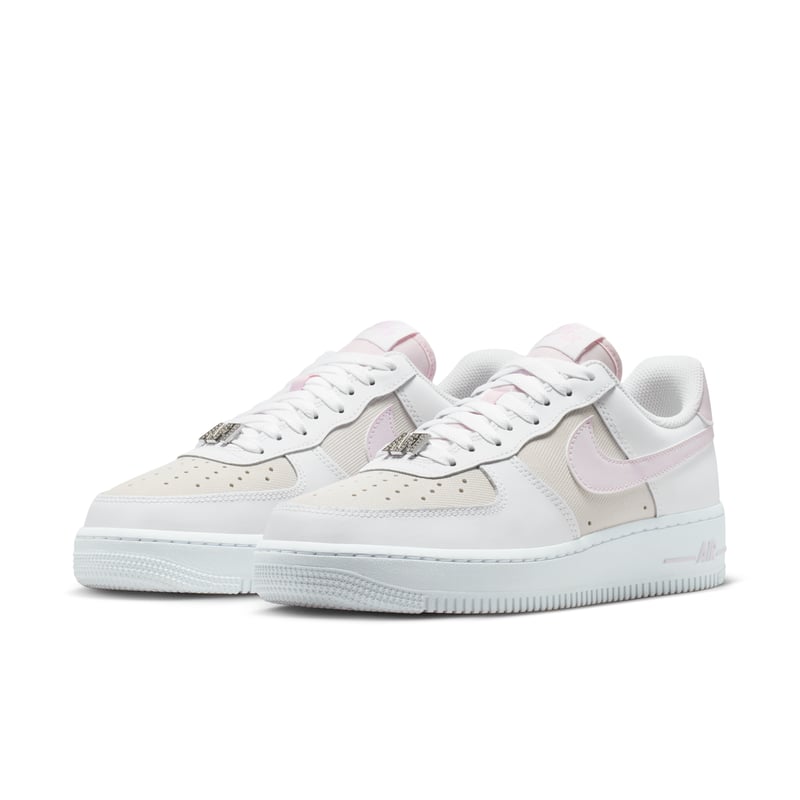 Nike Air Force 1 '07 SE Sneaker "White & Bleached Lilac" | Damen | Sportstyle | 05 | SPORTSHOWROOM
