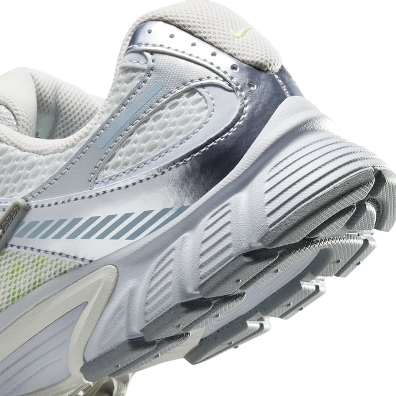 Sneakers Nike V5 RNR "Football Grey & Metallic Silver" | Donna | Sportstyle | 08 | SPORTSHOWROOM