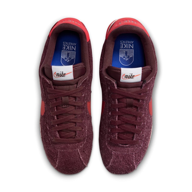 Superge Nike Cortez Suede "Pink Smoke & University Red" | Ženske | Sportstyle | 04 | SPORTSHOWROOM