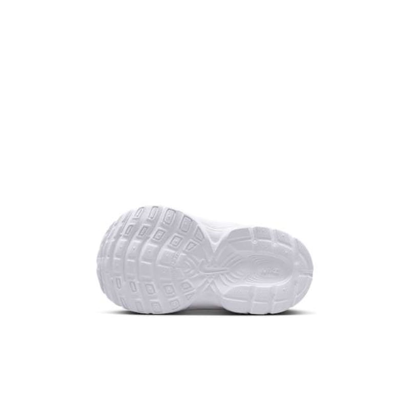 Nike V5 RNR HQ6413-001 02