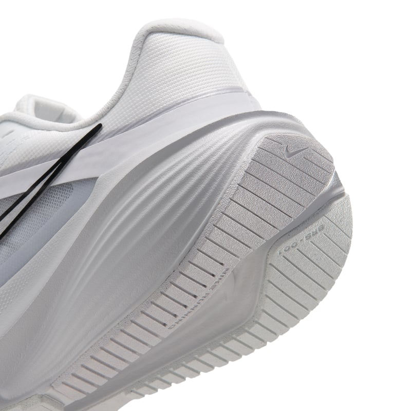 Nike Downshifter 14 löparskor "Off-White & Metallic Silver" | Kvinnor | Löpning | 08 | SPORTSHOWROOM
