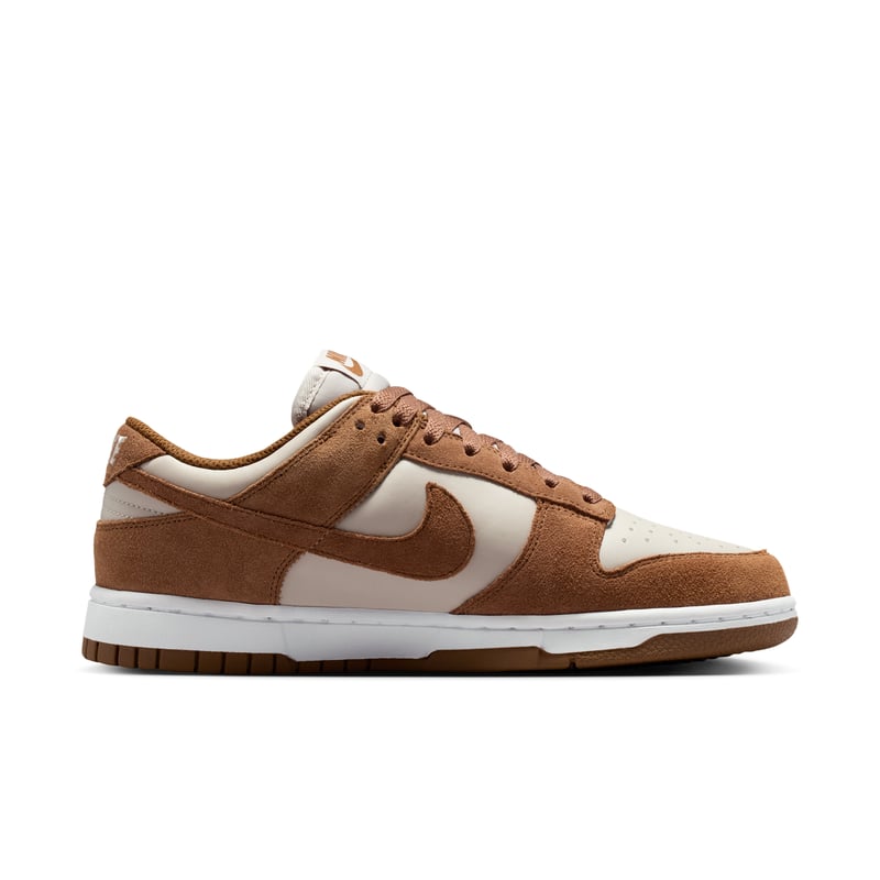 Nike Dunk Low Suede sneakers "Light British Tan & Cream" | Dame | Sportstyle | 03 | SPORTSHOWROOM