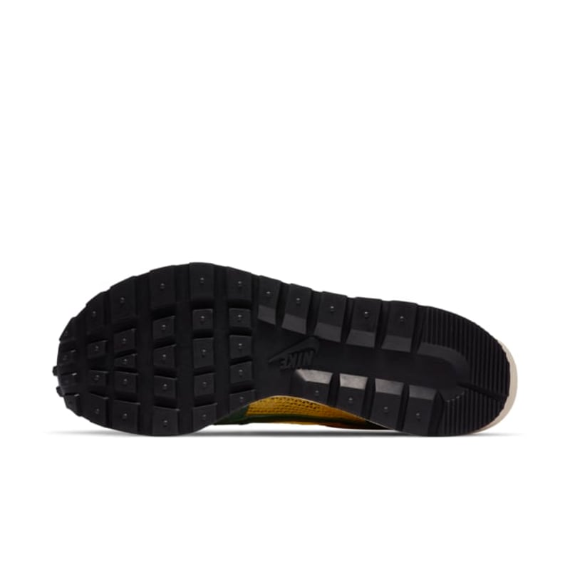Nike VaporWaffle x sacai CV1363-700 02
