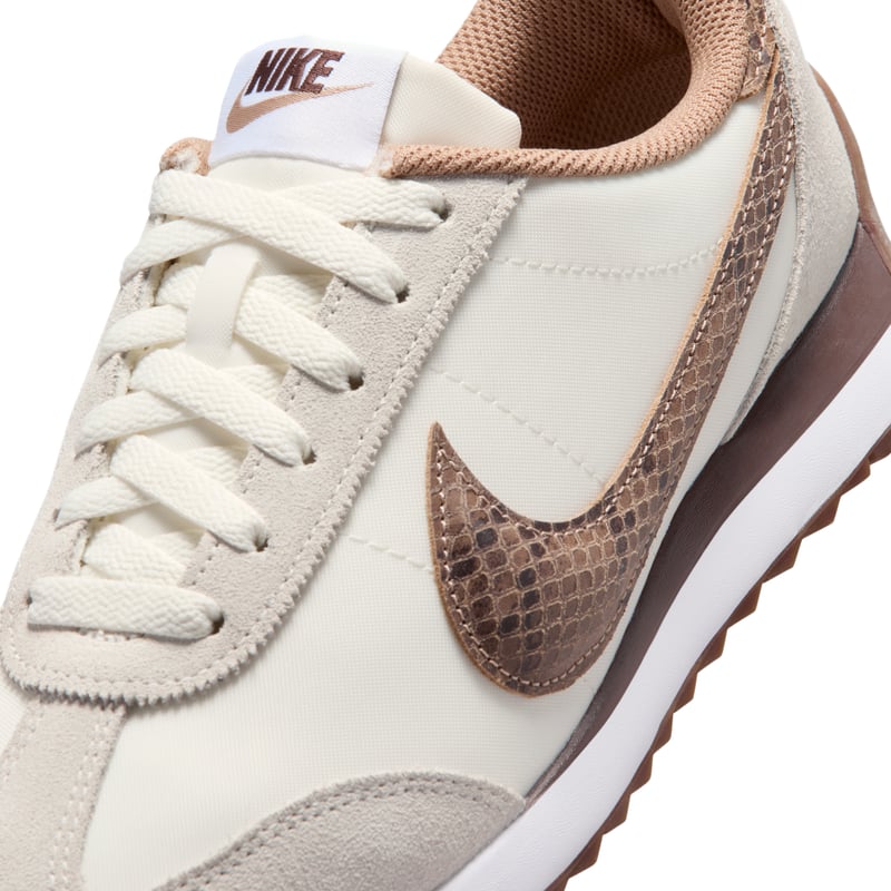 Nike Pacific Premium sneakers "Sail & British Khaki" | Dames | Sportstyle | 07 | SPORTSHOWROOM