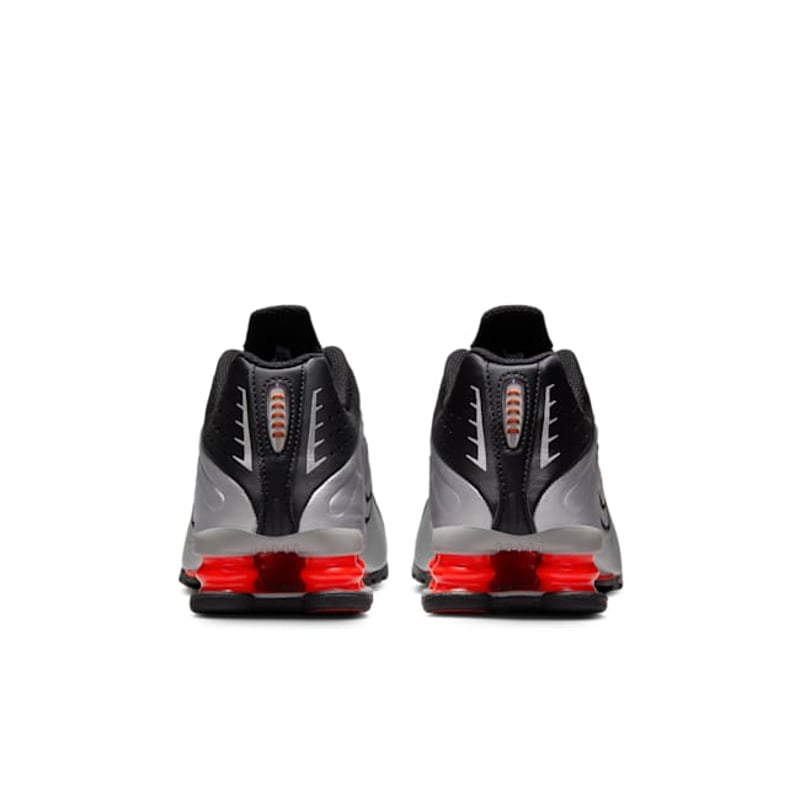 Nike Shox R4 CW2626-005 06