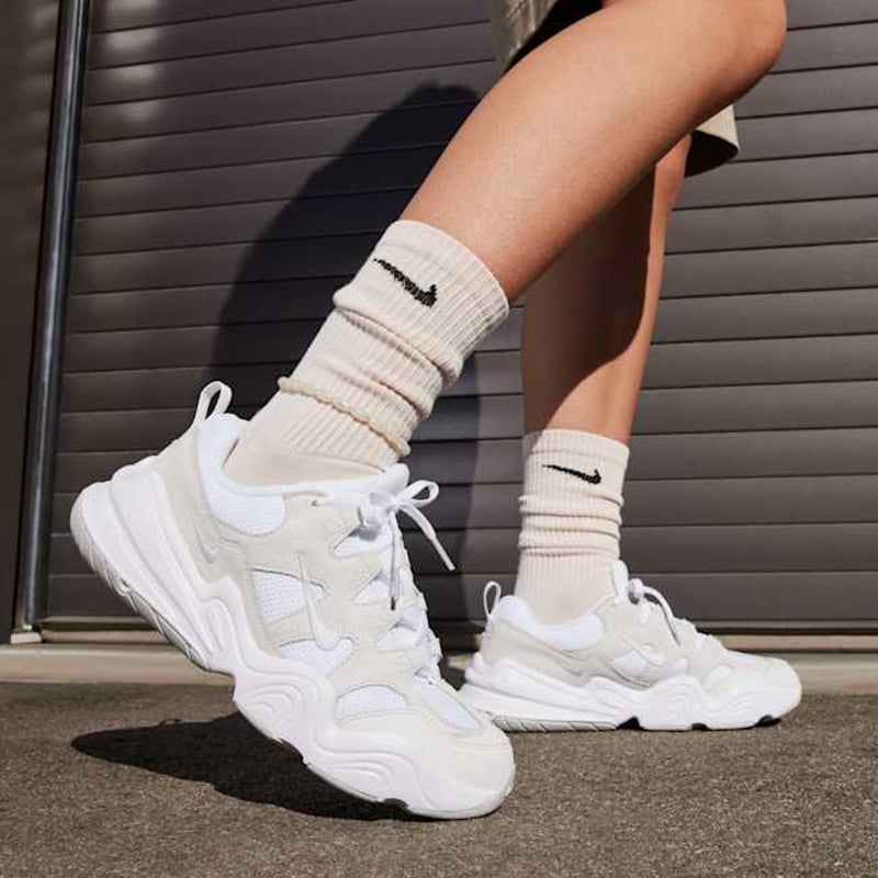Nike Tech Hera DR9761-100 02