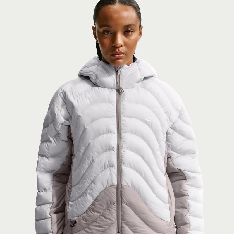 Nike ACG "Lava Flow" Therma-FIT ADV Jakke "Photon Dust & Grey Fog" | Dame | Sportstyle | 01 | SPORTSHOWROOM