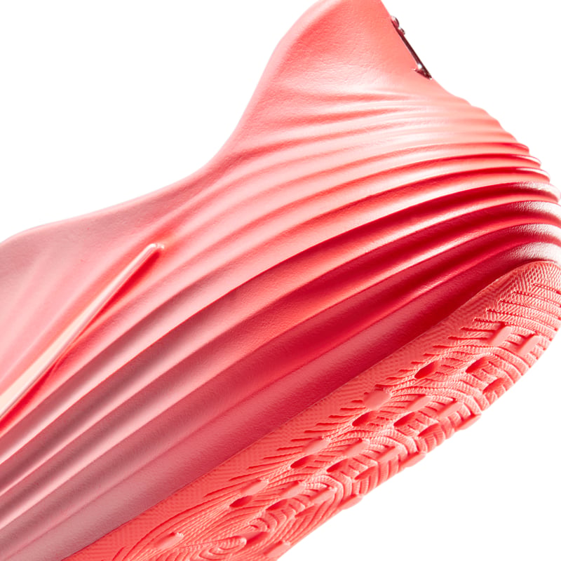 Nike ReactX Rejuven8 trainers "Bleached Coral & Hot Lava" | Women | SportStyle | 08 | SPORTSHOWROOM