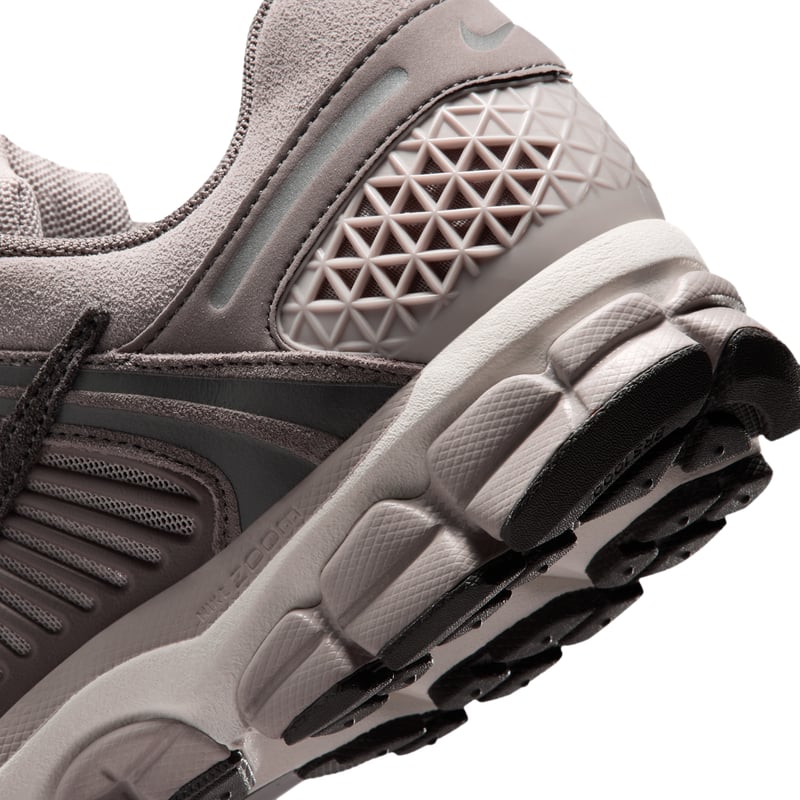 Nike Zoom Vomero 5 SE trainers "College Grey & Cave Stone" | Men | SportStyle | 07 | SPORTSHOWROOM