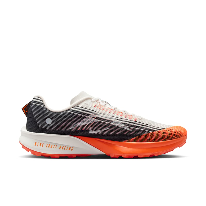 Trailová bežecká obuv Nike Kiger 10 "Summit White & Total Orange" | Muži | Vonkajšie | 03 | SPORTSHOWROOM