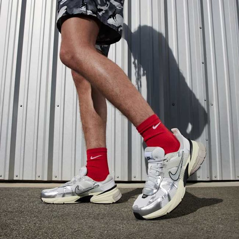 Nike V2K Run HJ4497-100 02