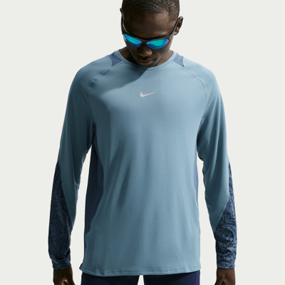 Nike Stride Dri-FIT Winterized Long-Sleeve Shirt "Smokey Blue & New Slate" | Herren | Laufen | 01 | SPORTSHOWROOM
