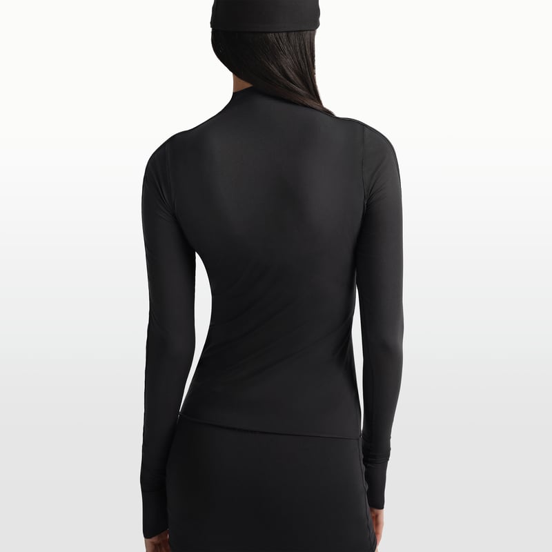 NikeSKIMS Weightless Layers IR5065-054 02