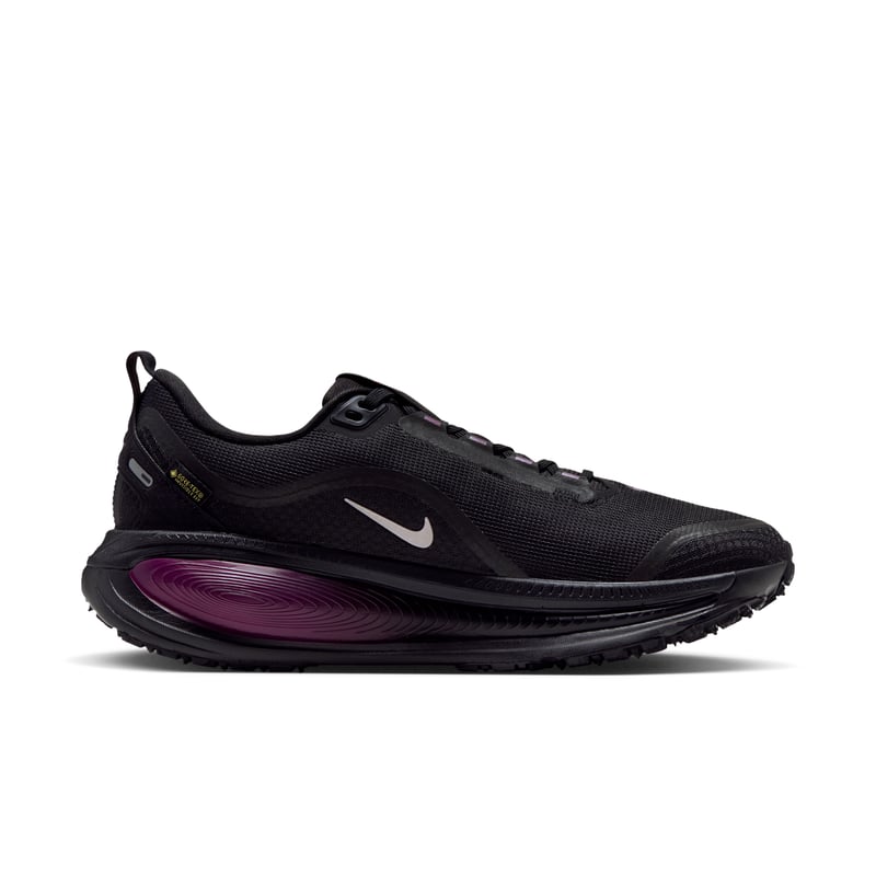 Nike Vomero 18 GORE-TEX hardloopschoenen "Black & True Berry" | Dames | Hardlopen | 03 | SPORTSHOWROOM