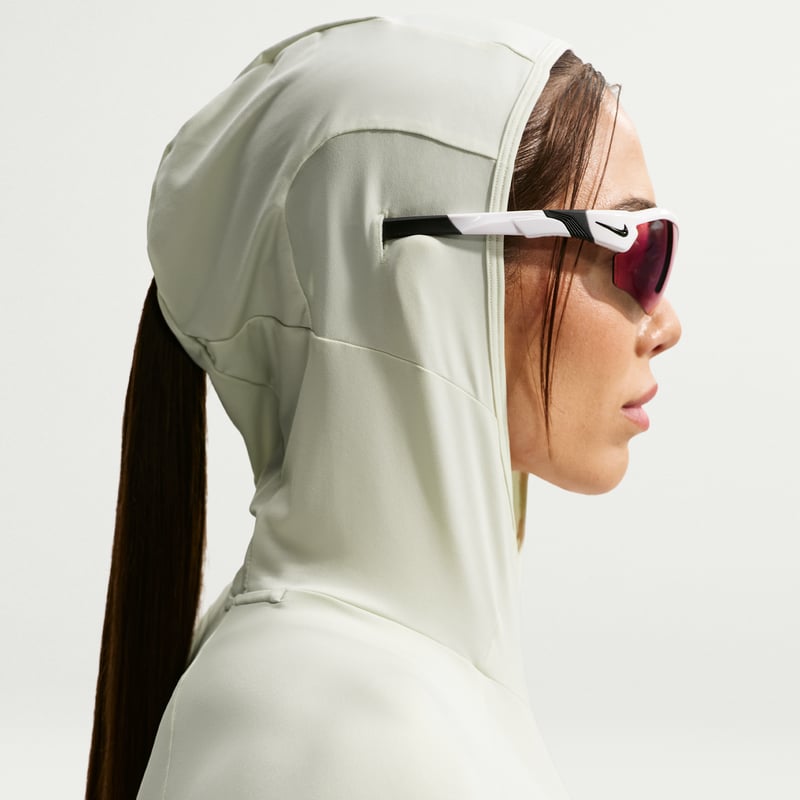 Top Nike ACG "Solar Chase" Dri-FIT UV Protection Hooded "Sea Glass & Black Spruce" | Mulher | Exterior | 06 | SPORTSHOWROOM