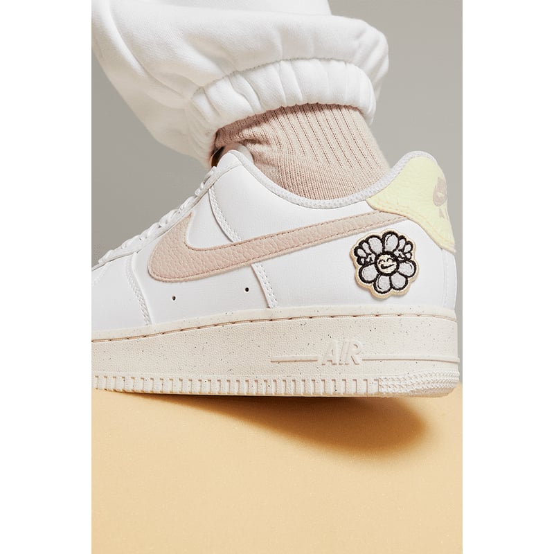 Nike Air Force 1 '07 SE DJ6377-100 03