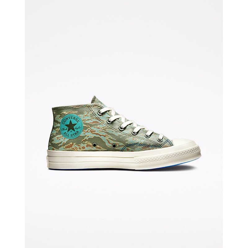 Converse Half Chuck 70 Mid x Undefeated 172397C 01