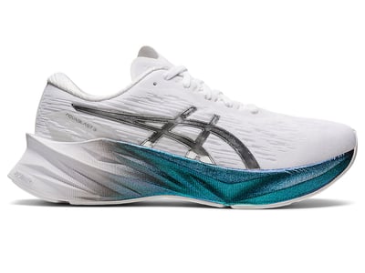 ASICS Novablast 3 Platinum 1012B290-100