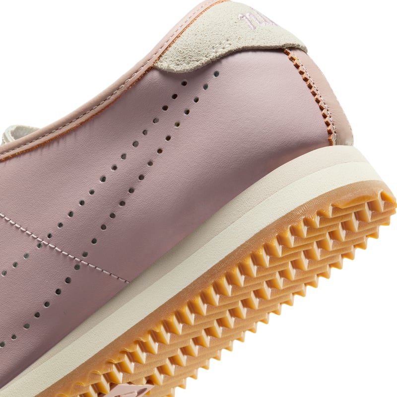 Nike Cortez Leather sneakers "Particle Rose & Light Orewood Brown" | Kvinnor | Sportstyle | 08 | SPORTSHOWROOM