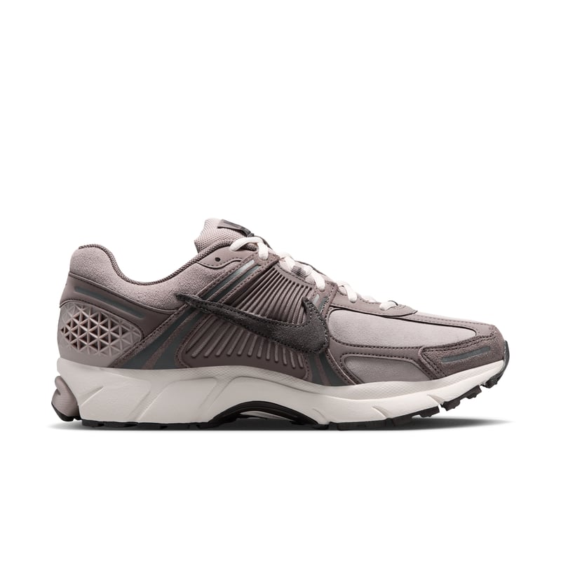 Nike Zoom Vomero 5 SE trainers "College Grey & Cave Stone" | Men | SportStyle | 02 | SPORTSHOWROOM