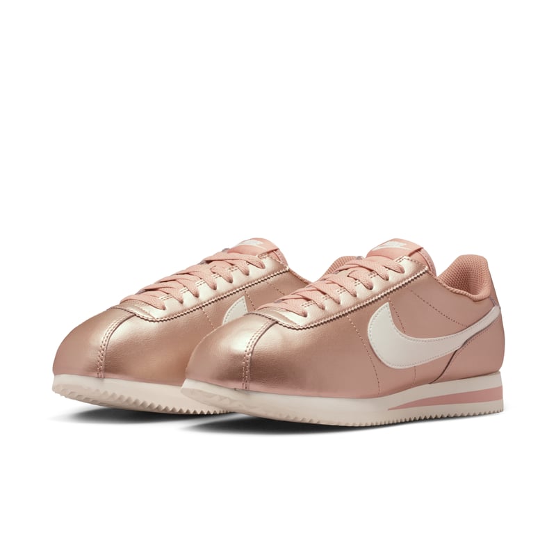 Nike Cortez sneakers "Metallic Red Bronze & Rose Whisper" | Dame | Sportstyle | 05 | SPORTSHOWROOM