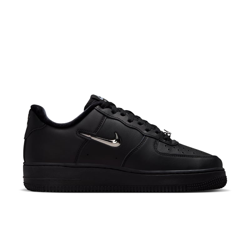 Nike Air Force 1 '07 ‘Chrome Swoosh’ sneakers "Black" | Dame | Sportstyle | 03 | SPORTSHOWROOM