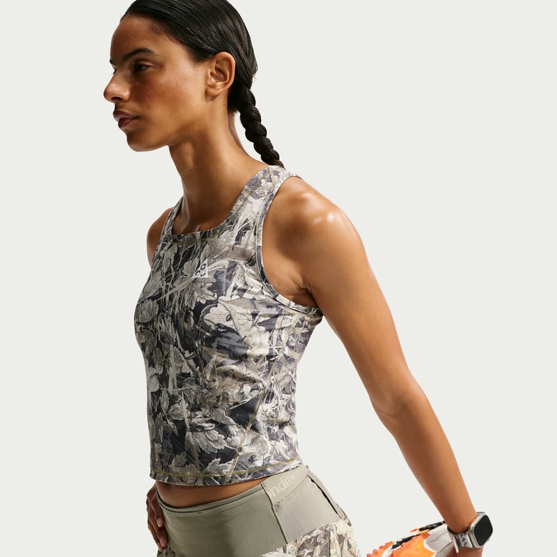Nike ACG 'Chamo Camo' Dri-FIT Hihaton paita "Sequoia & Summit White" | Naiset | Outdoor | 03 | SPORTSHOWROOM