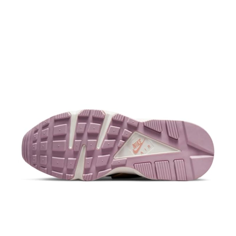 Nike Air Huarache DQ4990-104 02
