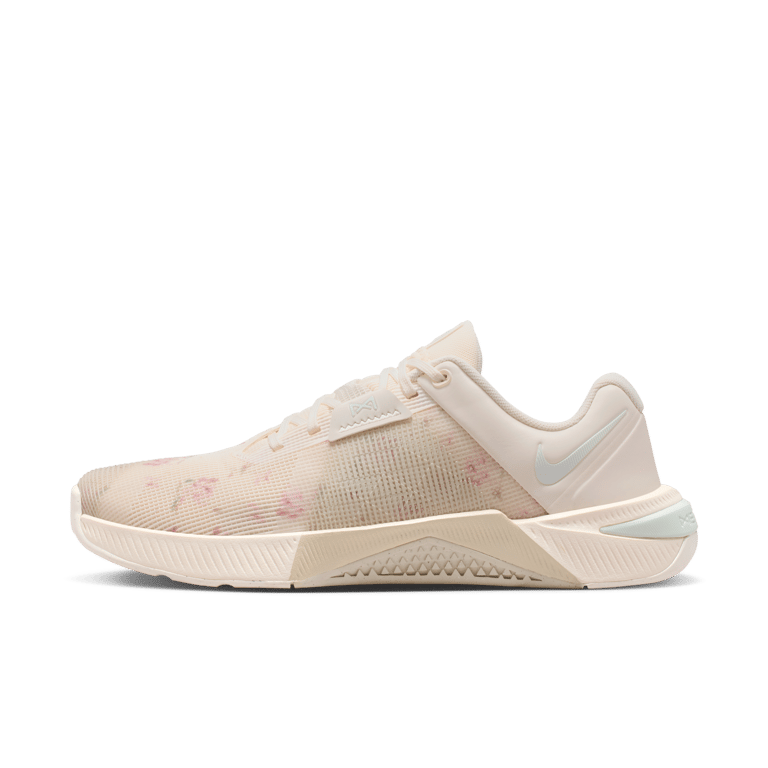 Sapatilhas de treino Nike Metcon 10 SE ‘Floral’ "Chalk & Light Orewood Brown" | Mulher | Treino | 01 | SPORTSHOWROOM