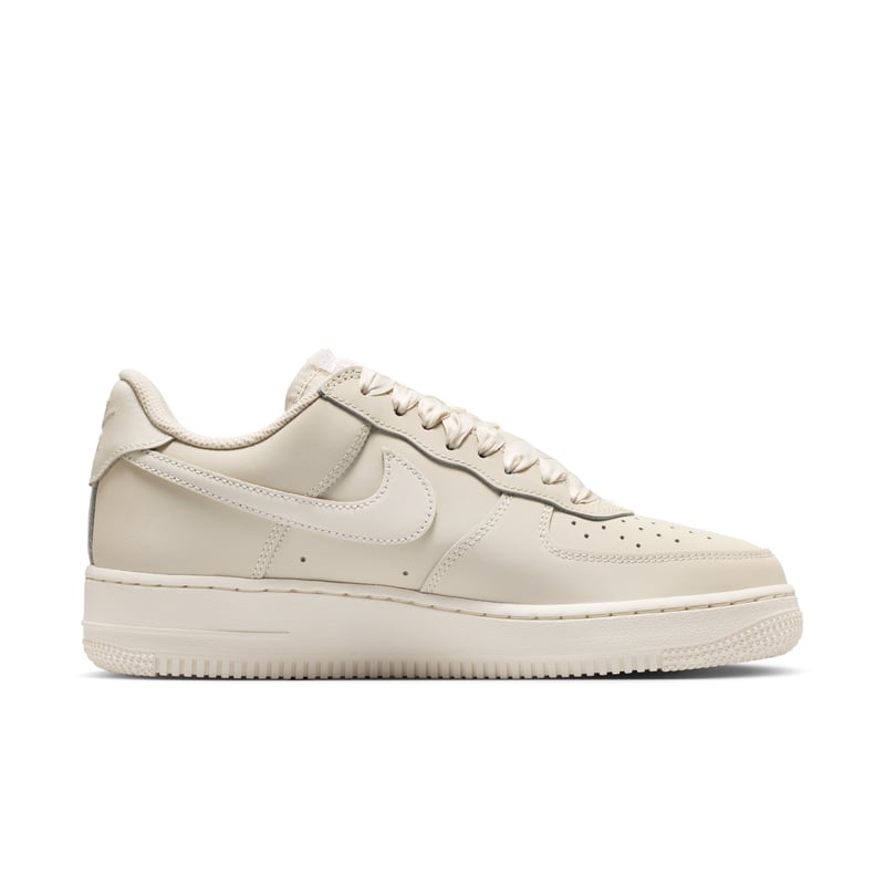 Nike Air Force 1 Retro Premium Sneaker "Oatmeal & Pale Ivory" | Damen | Sportstyle | 03 | SPORTSHOWROOM