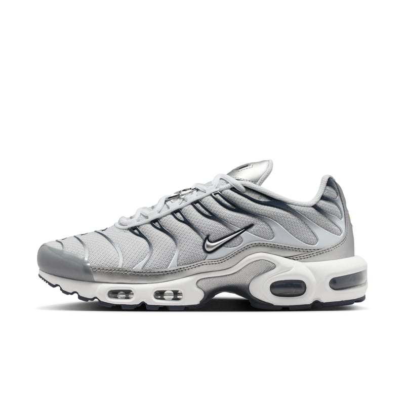 Nike Air Max Plus sneakers "Ashen Slate & Metallic Silver" | Dames | Sportstyle | 01 | SPORTSHOWROOM