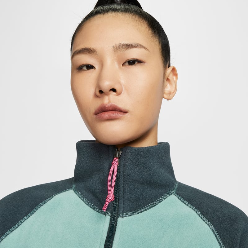 Nike ACG "Wolf Tree" 1/2-Zip Topp "Cannon & Seaweed" | Dame | | 03 | SPORTSHOWROOM