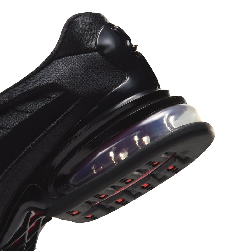 Nike Air Max Dolce Sneaker "Black & Sport Red" | Damen | Sportstyle | 08 | SPORTSHOWROOM