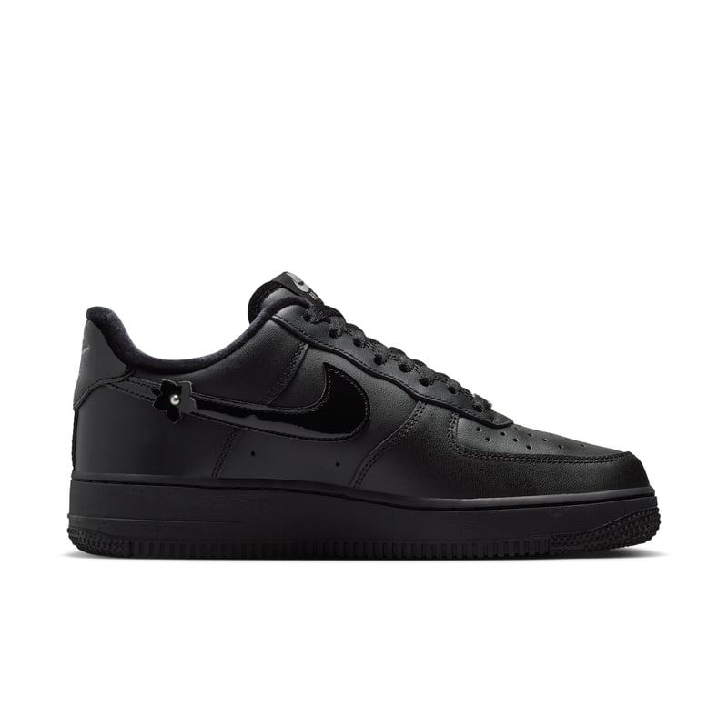 Nike Air Force 1 '07 'Florette' sneakers "Black & Off-Noir" | Dame | Sportstyle | 03 | SPORTSHOWROOM