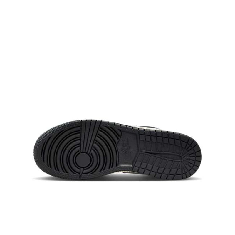 Jordan 1 Low SE HQ2021-012 02