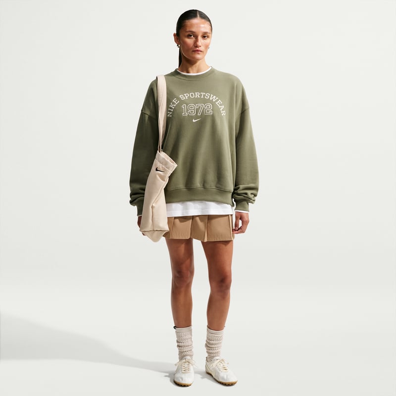Nike Studio Fleece Medium Weight Oversized Crew Genser "Medium Olive" | Dame | | 03 | SPORTSHOWROOM