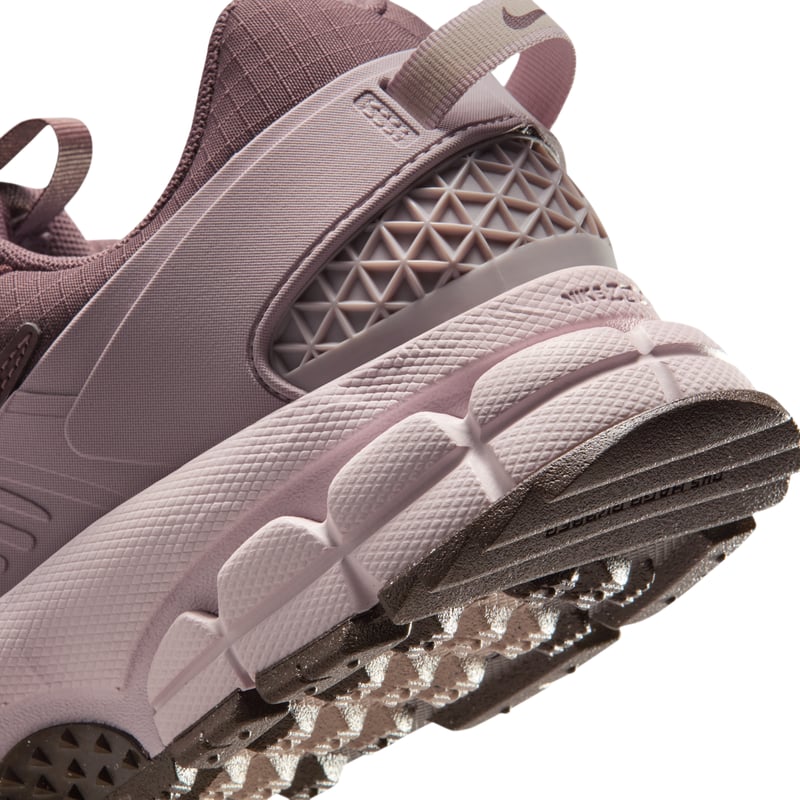Sneakers Nike Zoom Vomero Roam "Tattoo & Particle Rose" | Donna | Sportstyle | 07 | SPORTSHOWROOM