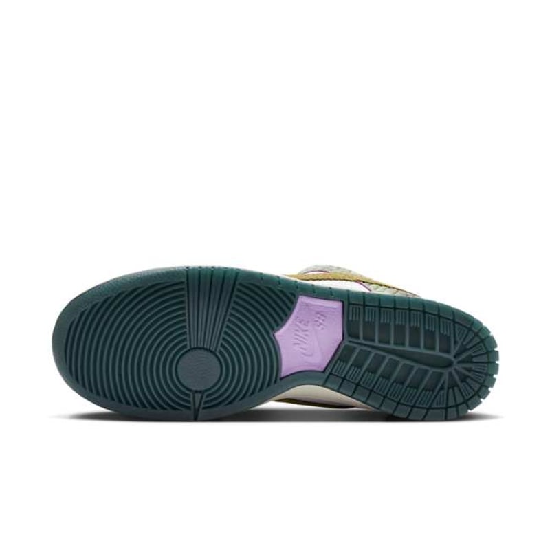 Nike SB Dunk Low x Alexis Sablone HJ3386-300 02