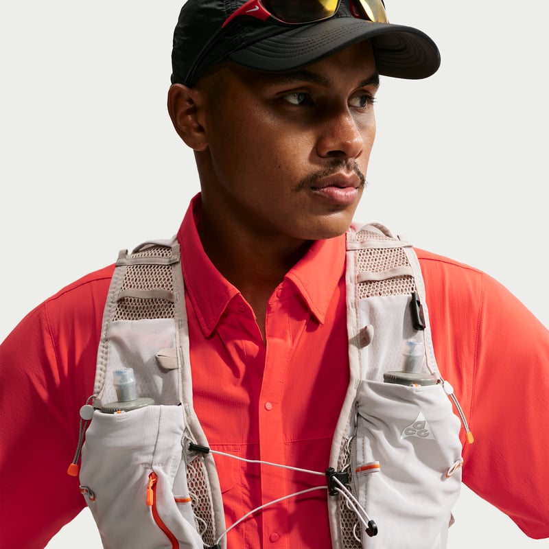 Top Nike ACG "Aireez" Button-Up "Light Crimson" | Hombre | Aire Libre | 03 | SPORTSHOWROOM