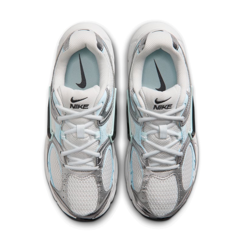 Nike V5 RNR sneakers "Grey Fog & Glacier Blue" | Dames | Sportstyle | 04 | SPORTSHOWROOM