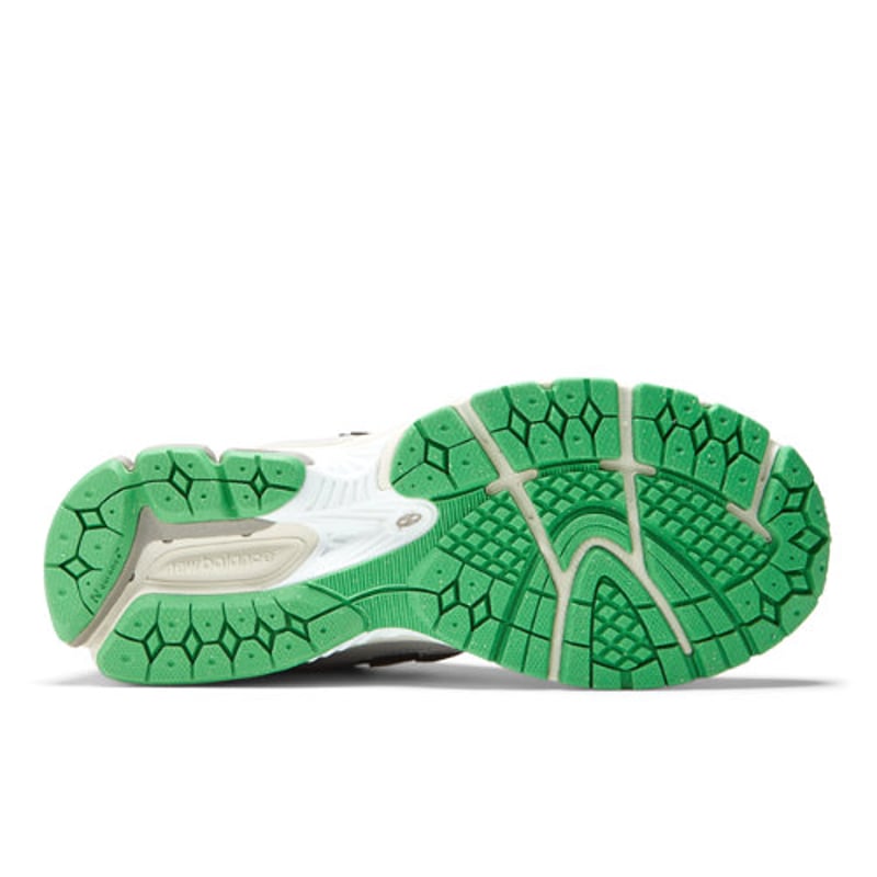 New Balance 2002R x GANNI M2002RGD 04