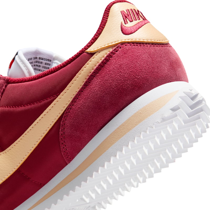 Nike Cortez Textile Sneaker "Team Crimson & Ice Peach" | Damen | Sportstyle | 08 | SPORTSHOWROOM