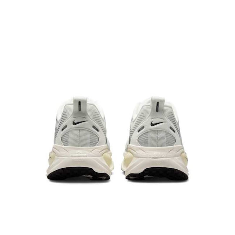 Nike Vomero 18 HM6803-101 06