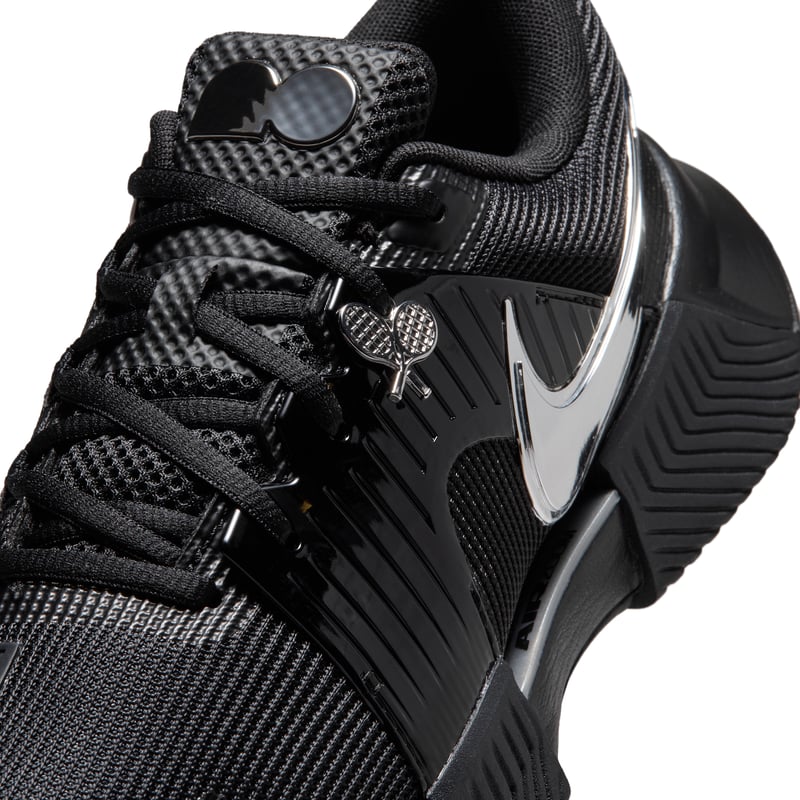 Nike GP Challenge 1.5 x Naomi Osaka tennissko "Black & Metallic Silver" | Dame | Tennis | 07 | SPORTSHOWROOM