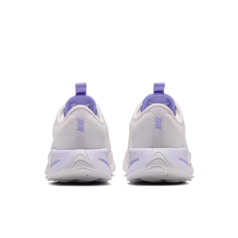 Nike Motiva 2 sko "Summit White & Purple Pulse" | Dame | Gåtur | 06 | SPORTSHOWROOM