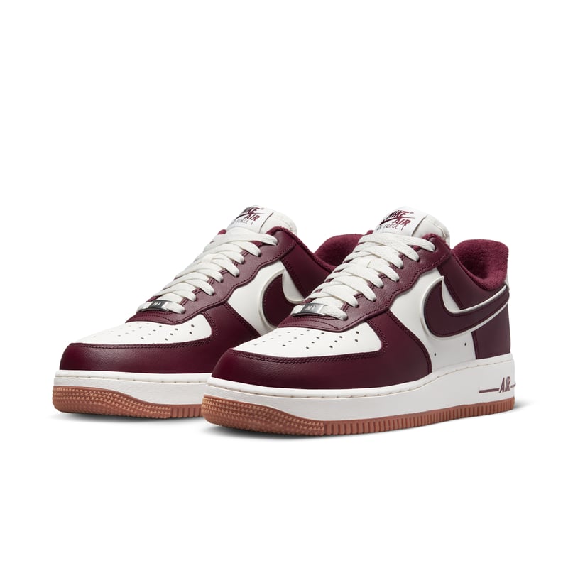Nike Air Force 1 '07 LV8 ‘College Pack’ sneakers "Night Maroon" | Män | Sportstyle | 05 | SPORTSHOWROOM