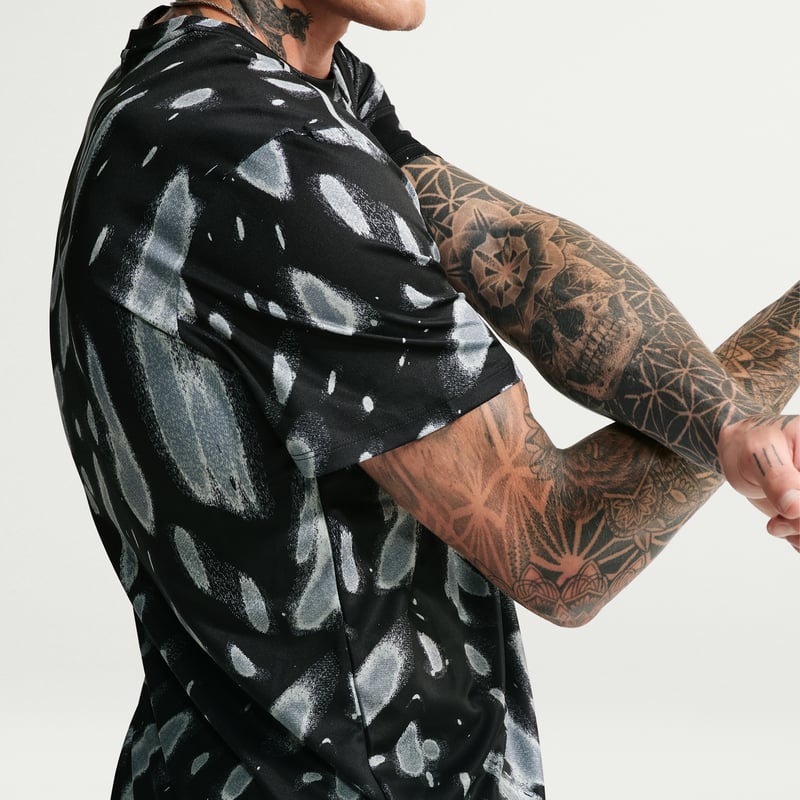 Camiseta Nike Miler Dri-FIT UV "Black" | Hombre | Correr | 02 | SPORTSHOWROOM